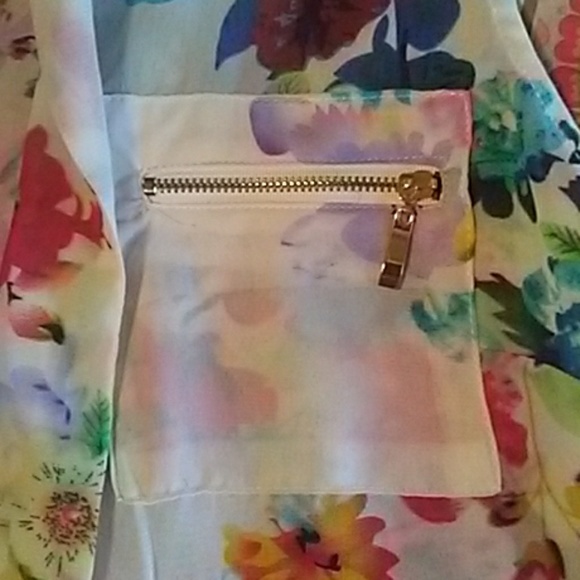 Floral Sleeveless Top - Picture 5 of 6